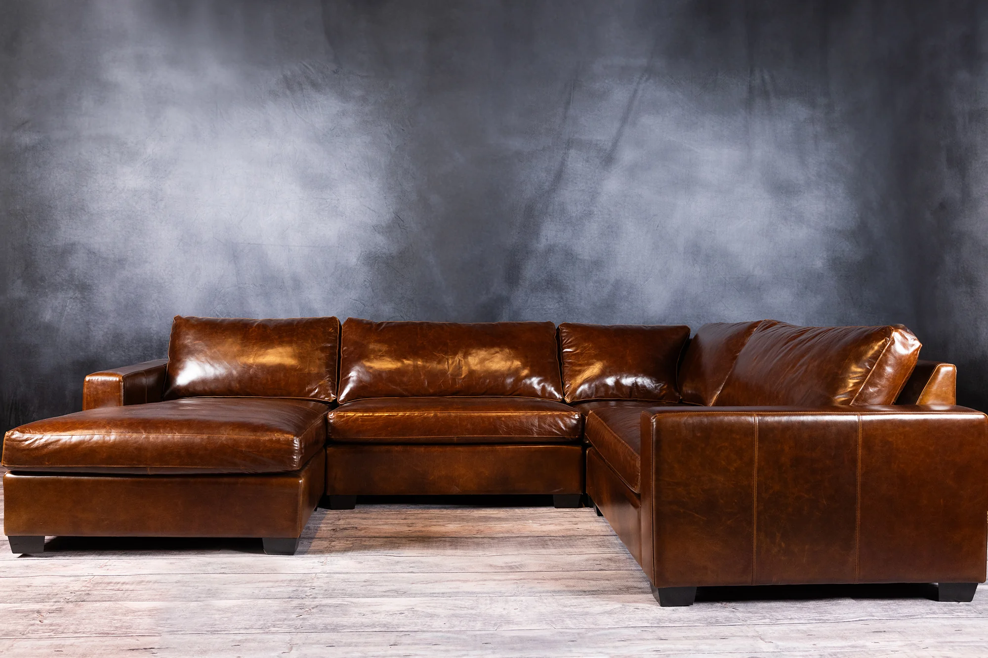 Leather Chaise Sofas That Add a Sophisticated Touch to Your Space